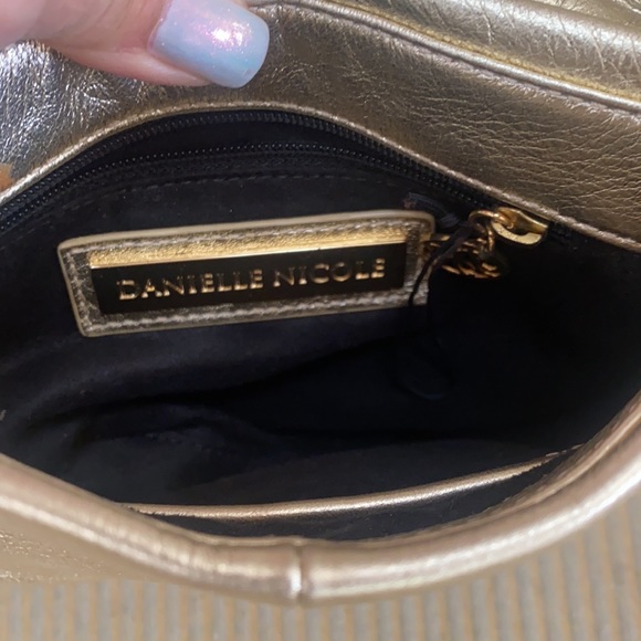 Gold crossbody bag with magnetic closure, like new - Picture 5 of 5